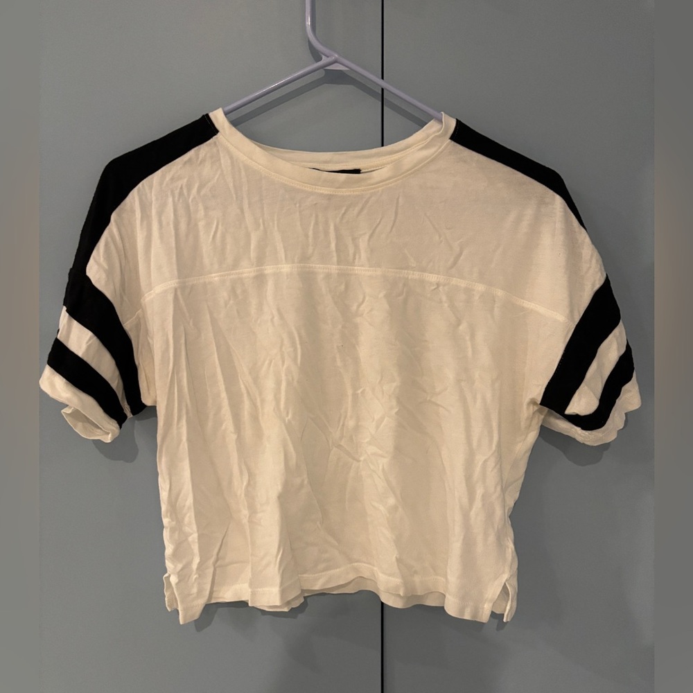 Forever 21 White and Black Jersey Crop Top Size S
